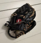 Louisville Slugger HBG40 10.5" Baseball Glove Black Right Handed Thrower Rht. Fixed Price $27.99.