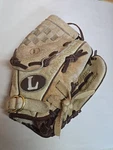 Louisville Slugger Youth Lh Baseball Glove; LS901P; 9"; Rh Throw. Fixed Price $10.00.