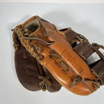Wilson A2295 Youth Model Gearge Brett Right Hand Throw. Fixed Price $10.00.