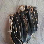 Mizuno GSP1250D 12.5 Left Hand Baseball Glove Leather Black/white Wrist Strap. Fixed Price $65.00.