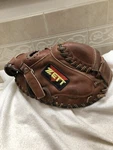 Zett BIC-5121 Players Series 33 Fast-pitch Softball Catchers Mitt Right Throw. Fixed Price $75.00.
