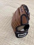 Franklin 4197 13" Field Master Softball Baseball Glove Right Hand Thrower. Fixed Price $17.00.