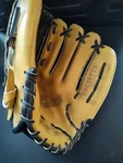 Rawlings RBG36TT Fastback Model Baseball 12 1/2" Rht Gold Glove- Broken. Fixed Price $15.99.