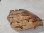 Louisville Slugger: GTPS-9 13.5" Baseball Softball Glove Rht. Fixed Price $28.79.
