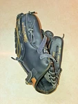 Macgregor Youth M400 Leather Laced, Deep Custom Pocket Flex Wedge Baseball Glove. Fixed Price $12.95.