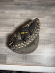 Wilson A2500 Catcher's Mitt Right Hand Pro Model Edition Black. Fixed Price $59.95.