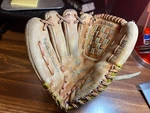 Louisville Slugger Baseball 11" Mitt / Glove LSG46M Garry Matthews Lht. Fixed Price $12.45.