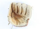 Vintage Wilson 3146 Autograph Model "catfish" Hunter 10.5" Rht Baseball Glove. Fixed Price $19.99.