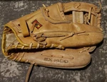 Easton EX1400 Competitor Series 13.5 Baseball Softball Glove Rht Hand Throw. Fixed Price $22.00.