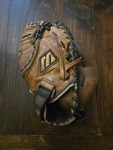 Mizuno GXS-71 World Win Fully Broken 34 Softball Catchers Mitt Right Throw. Fixed Price $99.95.