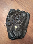 Mizuno Mvp, 12.5 Rht Throw, GMVP1255. Fixed Price $39.99.
