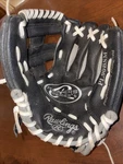 Rawlings Youth 8 1/2 Baseball/t-ball Glove Rht PL90BSM Preowned Black & Silver. Fixed Price $9.00.
