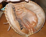 Spalding Yogi Berra New York Yankees Hof 42-7521 Catcher's Glove Mitt. Fixed Price $24.99.
