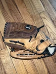Louisville Slugger LPP1254 Professional Pattern 12.5 Softball Glove Lht Tan. Fixed Price $37.76.
