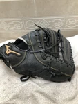 Mizuno Broken In Deep Pocket 12.5 Baseball Softball First Mitt Right Throw. Fixed Price $110.00.