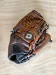 Demarini Onyx Fastpitch 13" AD750 DX13 Fielders Glove. Fixed Price $26.50.