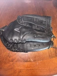 Easton Hvc 125 Havoc 12.5 Black Leather Baseball Softball Glove Rht. Fixed Price $25.00.