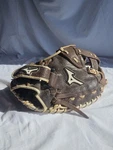Mizuno GXS-90F1 34 Women Girls Fastpitch Softball Catchers Mitt Right Throw. Fixed Price $79.95.