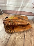 Wilson Baseball / Softball Mitt Glove Signature Model A2331 George Brett Lht. Fixed Price $20.49.