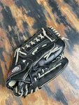 Louisville Slugger DYN1300 Black Baseball Glove Inches Leather Rht Gently Use. Fixed Price $25.00.