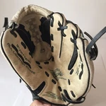 Easton 9" Baseball Glove Right Z-flex ZFX900 Soft Leather Youth Luis Castillo. Fixed Price $12.99.