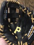 Mlb Pittsburgh Pirates Kids Baseball Glove Powerbolt 10 Inches. Fixed Price $28.37.
