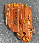 Mizuno Max Flex Baseball Glove Rht Brown Leather Professional Model. Fixed Price $24.99.