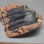 Louisville Slugger GENB1000 11" Baseball Softball Glove Brown Black Lined. Fixed Price $12.00.