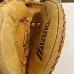 Mizuno Mpr C001 Catcher's Mitt (rht). Fixed Price $72.64.