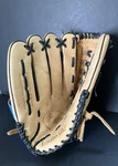 Louisville Slugger Tps Leather Softball Catchers Mitt / Rh Dys Series 1350. Fixed Price $19.95.