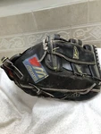 Mizuno MZSF-30 Supreme 13.5 Baseball Softball First Mitt Right Hand Throw. Fixed Price $110.00.
