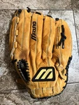 Mizuno Baseball Glove Left Hand Throw Mfr 1302 Franchise. Fixed Price $18.95.