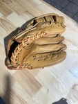 Spalding Baseball Glove Fielder Choice Leather Mod: 42-9011 Rht. Fixed Price $16.00.