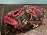 Louisville Slugger Girls Pink Diva Series Softball 12" Glove Mitt DV14-HP Rht. Fixed Price $20.00.