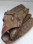Louisville Slugger Glove Model GTPS-8 13.5 Bruise Gard Pad Right Hand Thrower. Fixed Price $24.95.