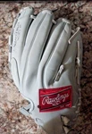 Rawlings Gold Glove Elite - GGEFP125BW Fastpitch Softball 12.5. Fixed Price $91.99.