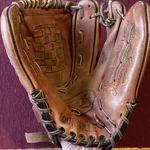 Vintage Louisville Slugger Steerhide Baseball Glove Tournament Series Rht. Fixed Price $22.00.