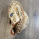 Spalding Advisory Staff Vintage Catchers Mitt Yogi Berra Leather Glove 42-443 Rh. Fixed Price $34.99.