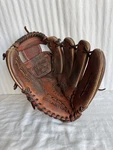 Easton EC3125 World Series Baseball Glove Rht. Fixed Price $45.00.