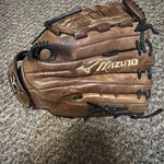Mizuno Gmvp 1300F1 Fast Pitch. Fixed Price $30.00.
