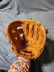 Franklin 4609 Field Master Series 9.5" Right-hand Baseball Glove Youth Used. Fixed Price $14.99.