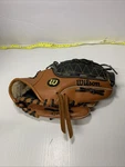 Wilson Baseball Glove A2494 10.5" Ez Catch 425 Series Rht T-ball. Fixed Price $10.00.