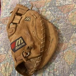 Mizuno Brown Max Flex Super Palm Rht Catcher Baseball Steerhide Glove MZC25. Fixed Price $35.87.