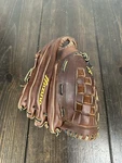 Mizuno Leather Victory Premier Mvp 1367 Lht Glove. Fixed Price $24.99.