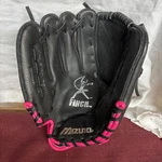 Mizuno Jennie Finch GPP1105F1 11" Youth Fastpitch Softball Mitt Left Hand Throw. Fixed Price $29.95.