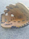 2XS Sports Youth Tee-ball Glove DH115 9 1/2 In Handcrafted. Fixed Price $18.00.