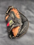 Mizuno MZC-1060 Boys Butter Soft 32 Baseball Catchers Mitt Right Throw. Fixed Price $99.99.
