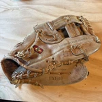 Easton EX1410 Competitor Series 13.5 Softball Glove Right Throw. Fixed Price $29.87.