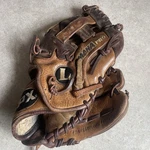 Louisville Slugger Right Hand Throw Tpx Omaha Pro Baseball 11.75 Glove OPX1176. Fixed Price $39.99.