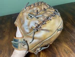 (rare) Leather Glove: TST40 10 Rht Baseball Glove, Nokona-texas Usa. Fixed Price $148.00.